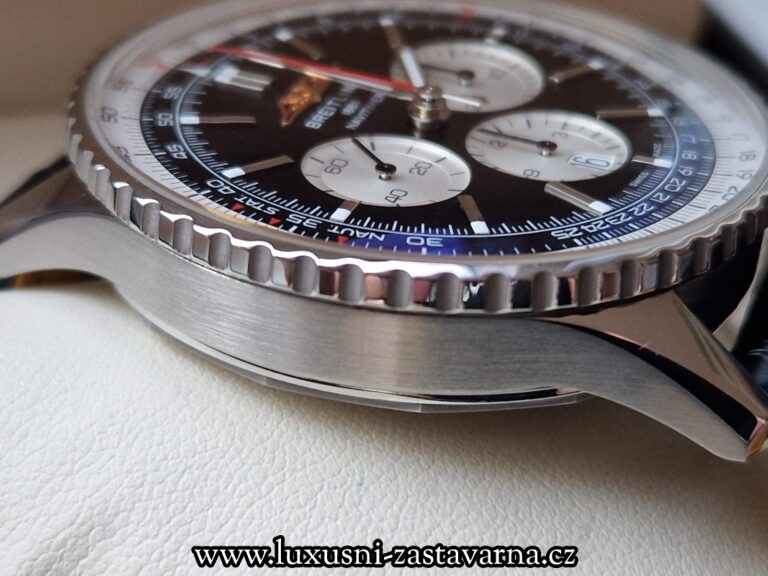 Breitling_Navitimer_B01_Chronograph_46mm_010